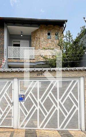 Casa à venda com 200m², 3 quartos e 5 vagasFachada + plaquinha