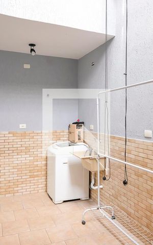 Casa à venda com 200m², 3 quartos e 5 vagasÁrea de serviço