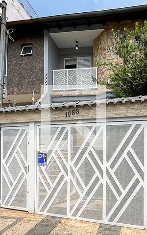 Casa à venda com 200m², 3 quartos e 5 vagasFachada + plaquinha