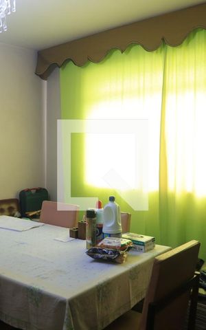 Casa para alugar com 180m², 3 quartos e 2 vagasSala