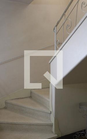 Casa para alugar com 180m², 3 quartos e 2 vagasEscadas