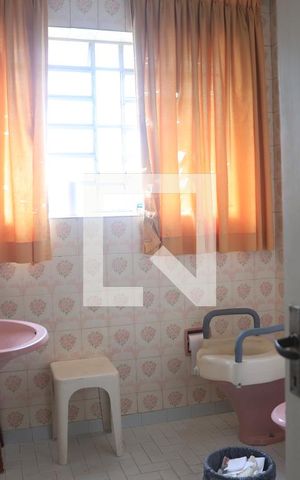 Casa para alugar com 180m², 3 quartos e 2 vagasBanheiro Social