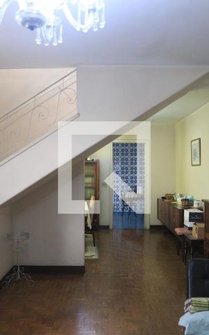 Casa para alugar com 180m², 3 quartos e 2 vagasSala