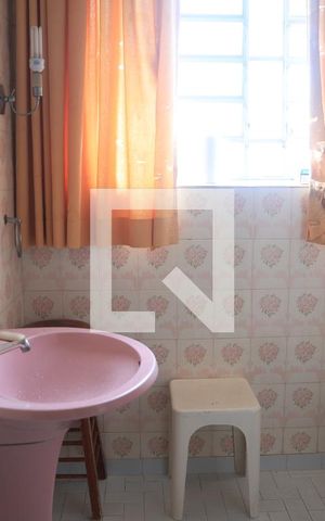 Casa para alugar com 180m², 3 quartos e 2 vagasBanheiro Social