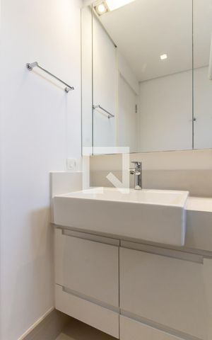 Apartamento à venda com 175m², 3 quartos e 3 vagas Apartamento à venda com 175m², 3 quartos e 3 vagasBanheiro Social