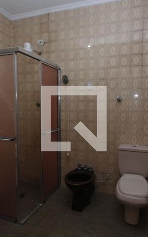 Casa à venda com 136m², 2 quartos e 1 vagaBanheiro
