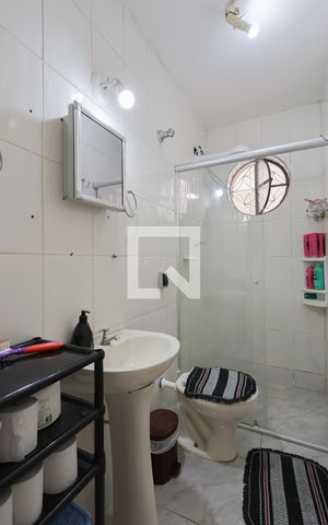 Casa à venda com 152m², 4 quartos e sem vaga Casa à venda com 152m², 4 quartos e sem vagaCasa 1 - Banheiro