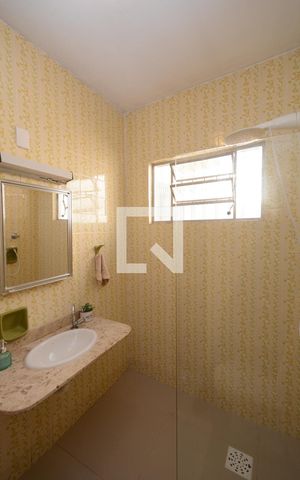Casa à venda com 150m², 2 quartos e 2 vagasBanheiro