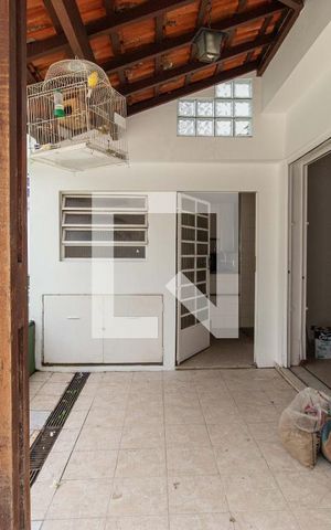 Casa à venda com 340m², 3 quartos e 5 vagas Casa à venda com 340m², 3 quartos e 5 vagasÁrea comum - Piscina e quintal