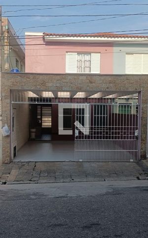 Casa à venda com 200m², 2 quartos e 2 vagasFachada