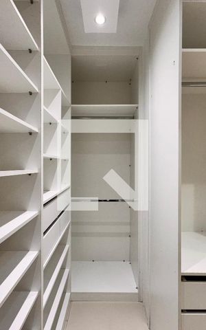 Apartamento à venda com 70m², 2 quartos e 1 vaga Apartamento à venda com 70m², 2 quartos e 1 vagaCloset da suíte