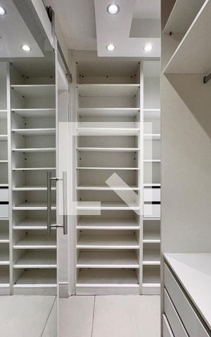 Apartamento à venda com 70m², 2 quartos e 1 vaga Apartamento à venda com 70m², 2 quartos e 1 vagaCloset da suíte