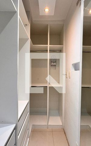 Apartamento à venda com 70m², 2 quartos e 1 vaga Apartamento à venda com 70m², 2 quartos e 1 vagaCloset da suíte