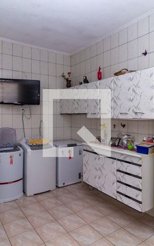 Casa à venda com 144m², 2 quartos e 3 vagas Casa à venda com 144m², 2 quartos e 3 vagasÁrea de Serviço