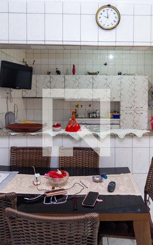 Casa à venda com 144m², 2 quartos e 3 vagas Casa à venda com 144m², 2 quartos e 3 vagasCozinha