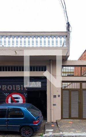 Casa à venda com 144m², 2 quartos e 3 vagas Casa à venda com 144m², 2 quartos e 3 vagasFachada
