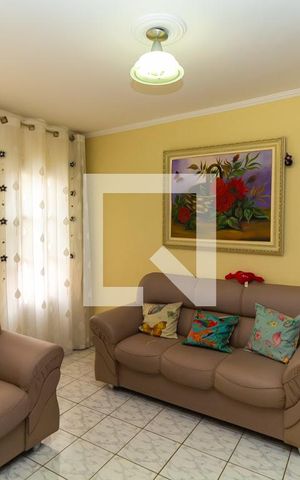 Casa à venda com 144m², 2 quartos e 3 vagas Casa à venda com 144m², 2 quartos e 3 vagasSala