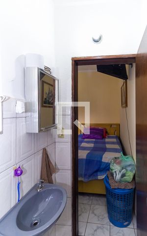 Casa à venda com 144m², 2 quartos e 3 vagas Casa à venda com 144m², 2 quartos e 3 vagasBanheiro da Suíte