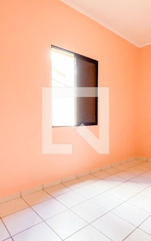 Casa para alugar com 100m², 2 quartos e 1 vaga Casa para alugar com 100m², 2 quartos e 1 vagaQuarto 1