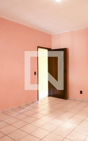 Casa para alugar com 100m², 2 quartos e 1 vaga Casa para alugar com 100m², 2 quartos e 1 vagaSala