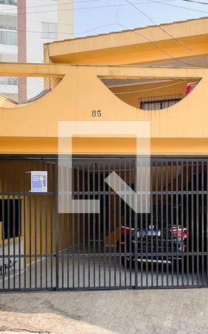Casa para alugar com 100m², 2 quartos e 1 vaga Casa para alugar com 100m², 2 quartos e 1 vagaFachada