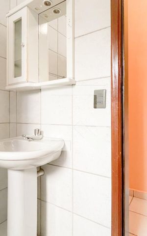Casa para alugar com 100m², 2 quartos e 1 vaga Casa para alugar com 100m², 2 quartos e 1 vagaBanheiro Social