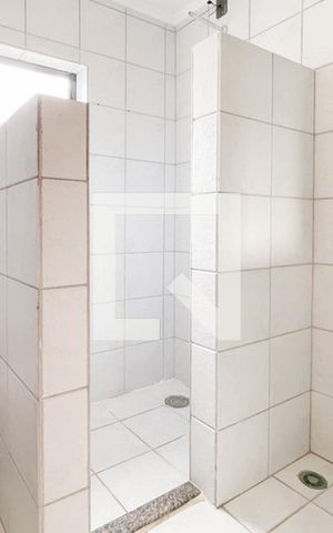 Casa para alugar com 100m², 2 quartos e 1 vaga Casa para alugar com 100m², 2 quartos e 1 vagaBanheiro Social