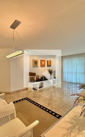 Apartamento à venda com 220m², 4 quartos e 3 vagas Apartamento à venda com 220m², 4 quartos e 3 vagasSala