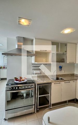 Apartamento à venda com 220m², 4 quartos e 3 vagas Apartamento à venda com 220m², 4 quartos e 3 vagasCozinha