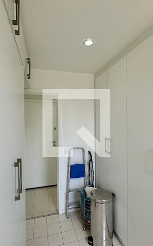 Apartamento à venda com 220m², 4 quartos e 3 vagas Apartamento à venda com 220m², 4 quartos e 3 vagasÁrea de Serviço
