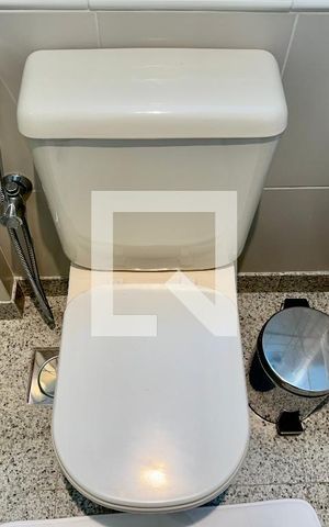 Apartamento à venda com 220m², 4 quartos e 3 vagas Apartamento à venda com 220m², 4 quartos e 3 vagasBanheiro da Suíte 2