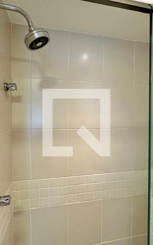 Apartamento à venda com 220m², 4 quartos e 3 vagas Apartamento à venda com 220m², 4 quartos e 3 vagasBanheiro da Suíte 1