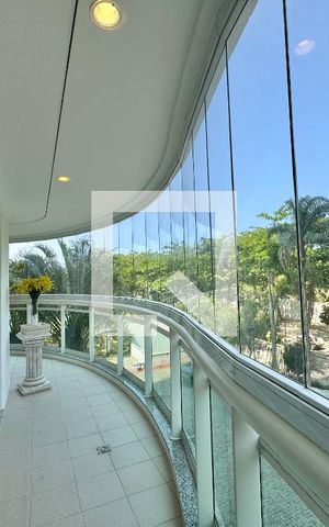 Apartamento à venda com 220m², 4 quartos e 3 vagas Apartamento à venda com 220m², 4 quartos e 3 vagasVaranda