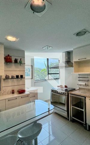 Apartamento à venda com 220m², 4 quartos e 3 vagas Apartamento à venda com 220m², 4 quartos e 3 vagasCozinha