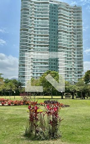 Apartamento à venda com 220m², 4 quartos e 3 vagas Apartamento à venda com 220m², 4 quartos e 3 vagasFachada