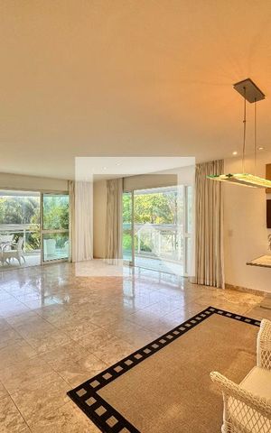 Apartamento à venda com 220m², 4 quartos e 3 vagas Apartamento à venda com 220m², 4 quartos e 3 vagasSala