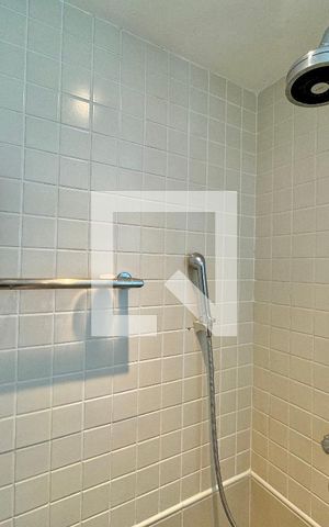 Apartamento à venda com 220m², 4 quartos e 3 vagas Apartamento à venda com 220m², 4 quartos e 3 vagasBanheiro da Suíte 2