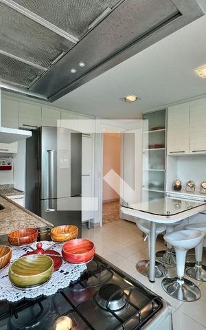 Apartamento à venda com 220m², 4 quartos e 3 vagas Apartamento à venda com 220m², 4 quartos e 3 vagasCozinha