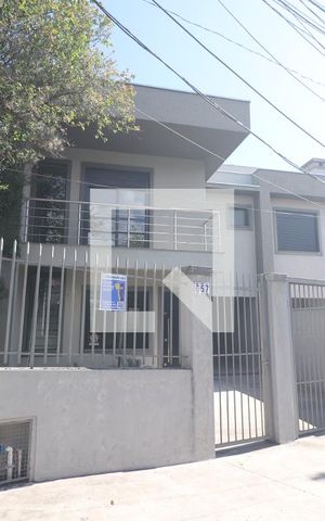Casa à venda com 112m², 3 quartos e 2 vagasFachada