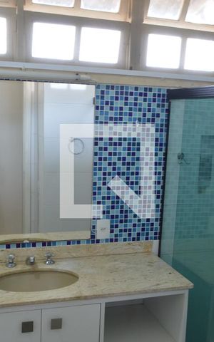 Casa à venda com 504m², 5 quartos e 3 vagasBanheiro da Suíte 2