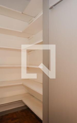 Apartamento à venda com 78m², 2 quartos e sem vaga Apartamento à venda com 78m², 2 quartos e sem vagaCloset