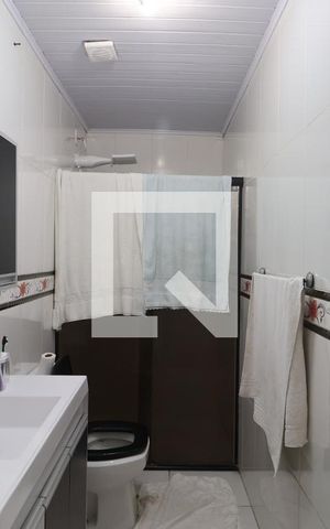 Casa à venda com 90m², 2 quartos e 2 vagasBanheiro