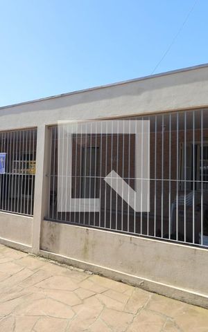 Casa à venda com 90m², 2 quartos e 2 vagasFachada