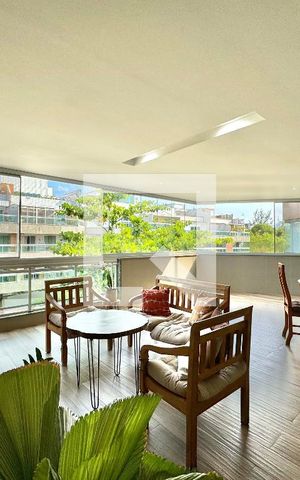 Apartamento à venda com 140m², 3 quartos e 3 vagas Apartamento à venda com 140m², 3 quartos e 3 vagasVaranda