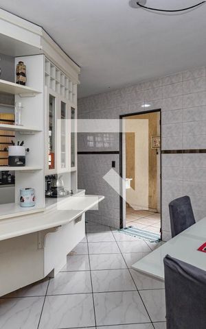 Casa à venda com 296m², 3 quartos e 2 vagas Casa à venda com 296m², 3 quartos e 2 vagasCozinha