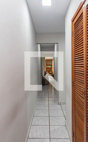 Casa à venda com 296m², 3 quartos e 2 vagas Casa à venda com 296m², 3 quartos e 2 vagasCorredor