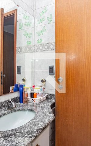Casa à venda com 296m², 3 quartos e 2 vagas Casa à venda com 296m², 3 quartos e 2 vagasBanheiro 2