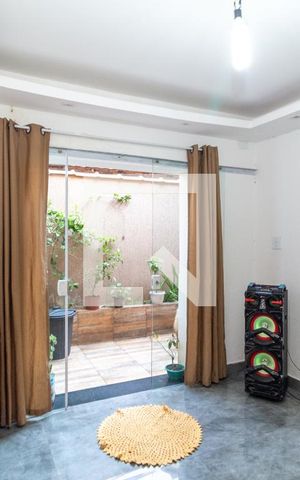 Casa à venda com 150m², 2 quartos e 2 vagasSala