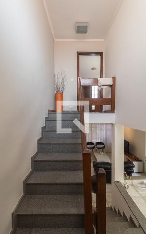 Casa à venda com 186m², 3 quartos e 2 vagas Casa à venda com 186m², 3 quartos e 2 vagasCorredor