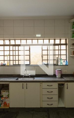Casa à venda com 186m², 3 quartos e 2 vagas Casa à venda com 186m², 3 quartos e 2 vagasCozinha